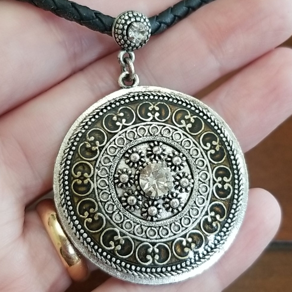 Lia Sophia Jewelry - 😃 LIA SOPHIA NECKLACE